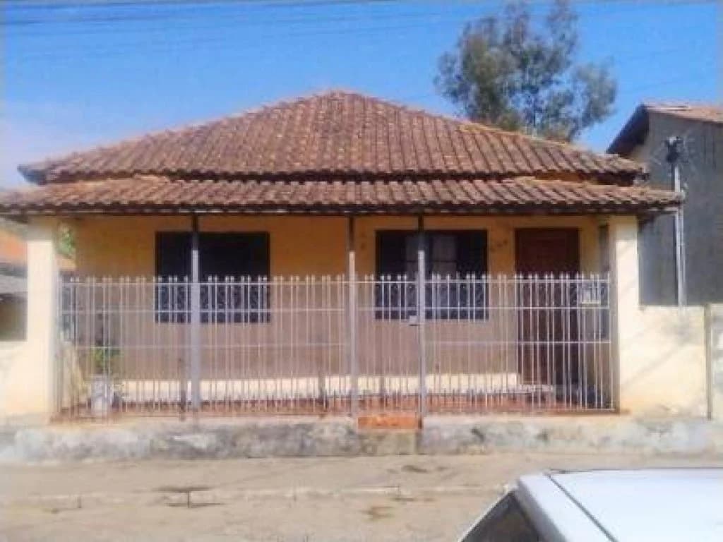 Foto 2 de 6: Casa em leilão em Piranguçu - MG, bairro Centro — Casa, Padrão, 1 Vaga(S) de Garagem