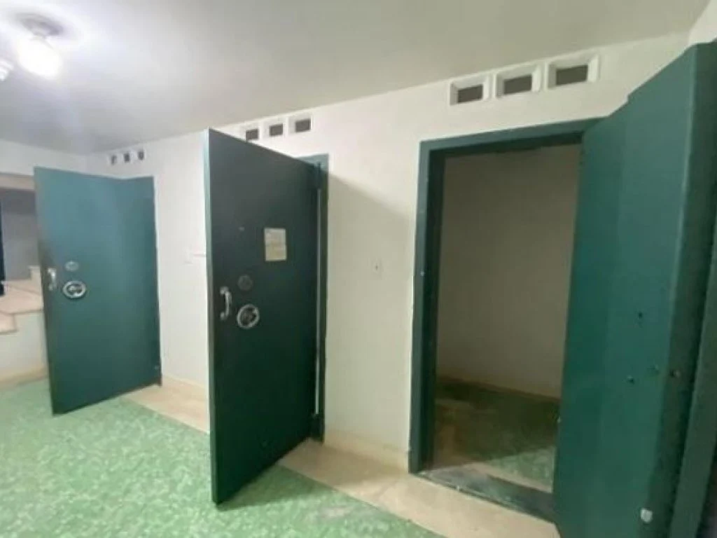 Foto 12 de 20: Comercial em leilão em Santos - SP, bairro Centro — Loja 977 m² (Loja, Mezanino e Subsolo) - Santos-SP - Praça da República, 62/63 - Centro