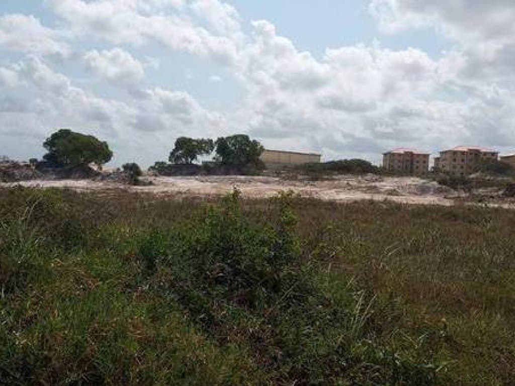 Foto 17 de 28: Terreno em leilão em Camaçari - BA — Terreno 5.218 m² - Espaço Alpha - Camaçari - BA