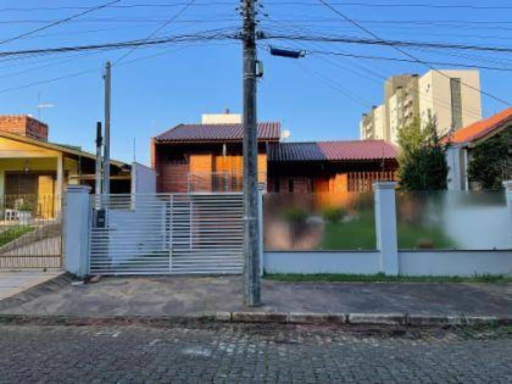 Foto 1 de 21: Casa em leilão em Canoas - RS, bairro Igara — Casa 236 m² - Igara - Canoas - RS