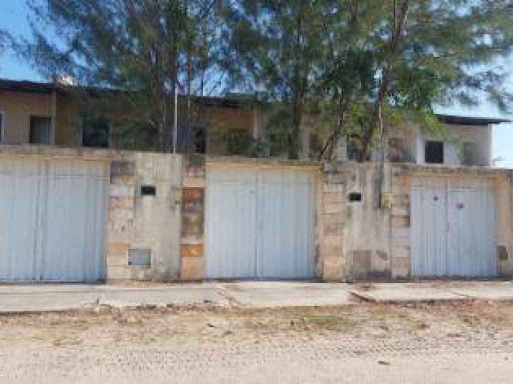 Foto 1 de 15: Apartamento em leilão em Horizonte - CE, bairro Mal Cozinhado — Casa em Condomínio 78 m² (01 vaga) - Mal Cozinhado - Horizonte - CE
