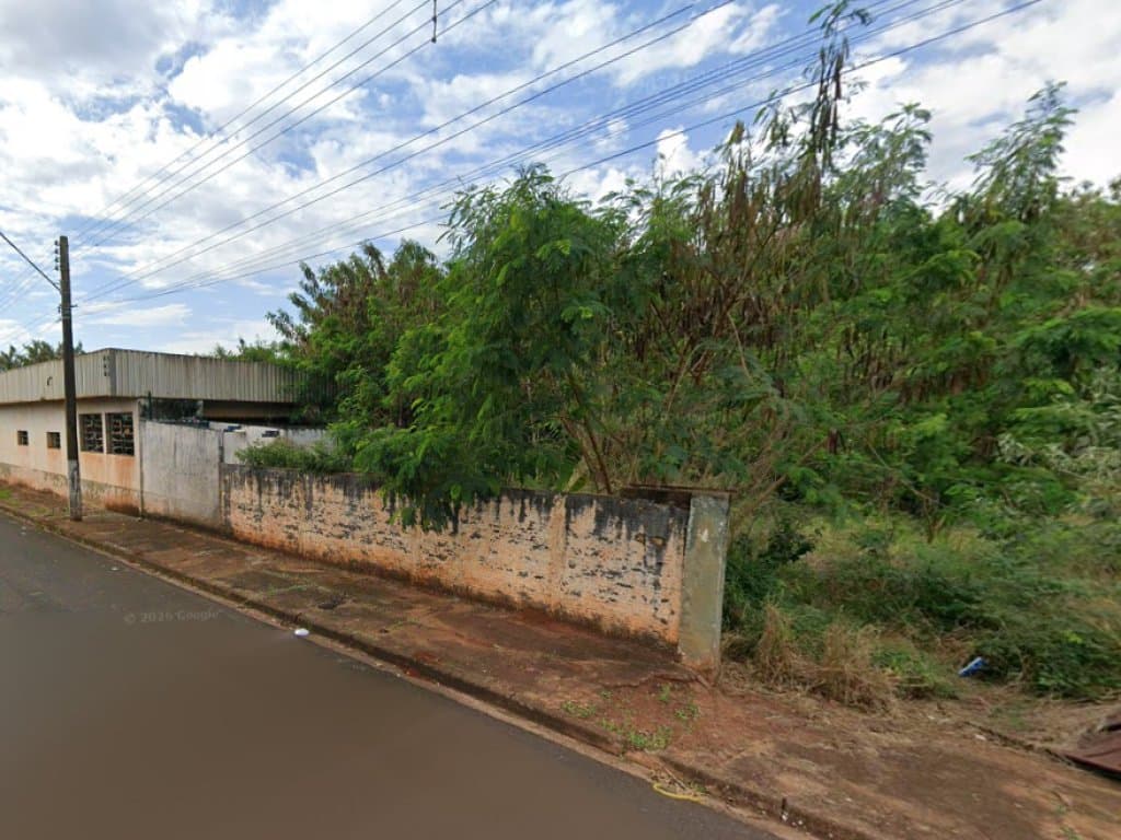 Foto 2 de 3: Comercial em leilão em Platina - SP, bairro Centro — Imóvel Comercial em Terreno 4.180 m² - Platina - SP