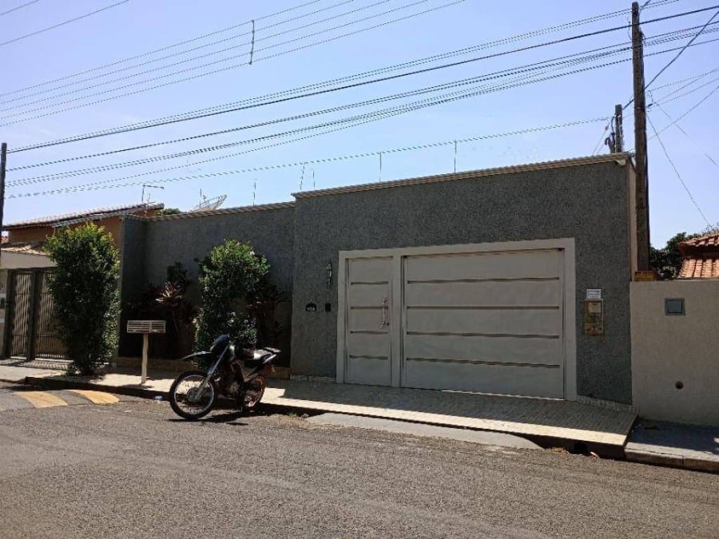 Foto 1 de 5: Casa em leilão em Macaubal - SP, bairro Centro — Casa 216 m² - Centro - Macaubal - SP