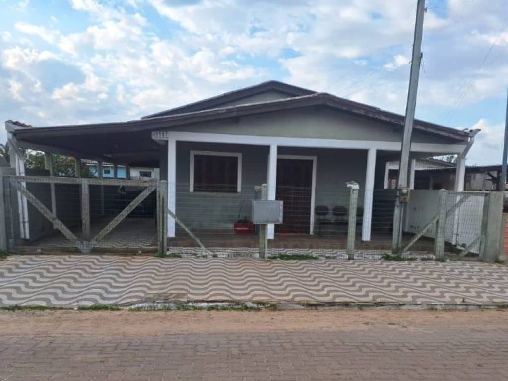 Foto 1 de 13: Casa em leilão em Mostardas - RS, bairro Centro — Casa 196 m² - Centro - Mostardas - RS