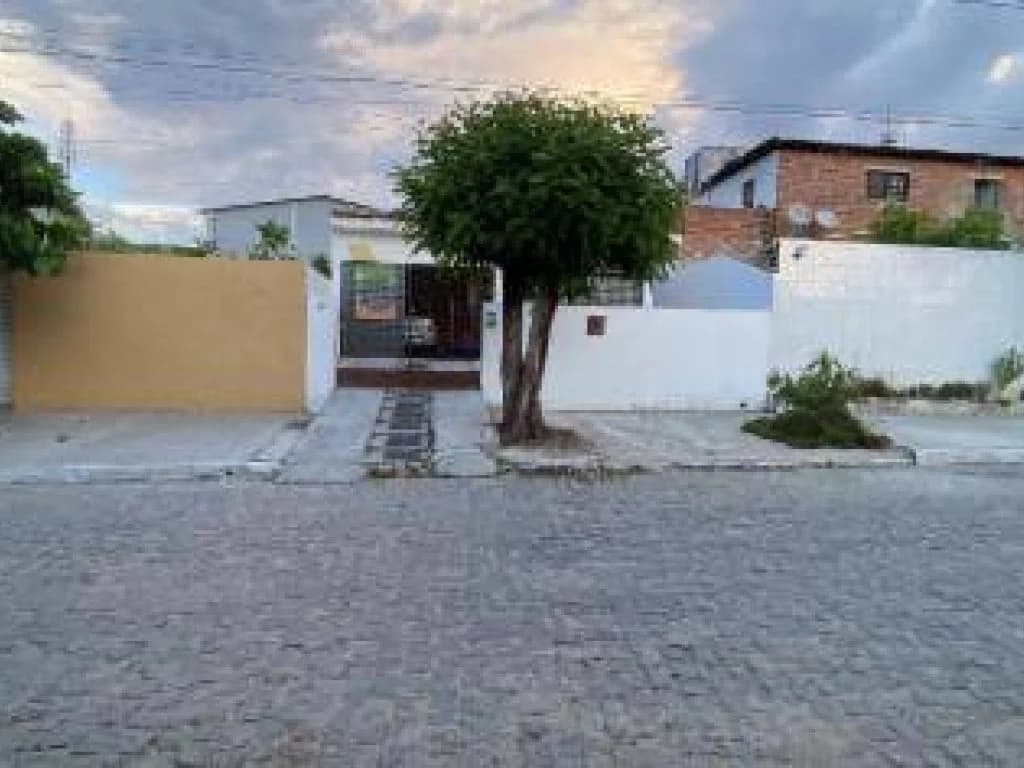 Foto 1 de 3: Casa em leilão em Caruaru - PE, bairro Kennedy — Casa, Padrão, 0 Vaga(S) de Garagem