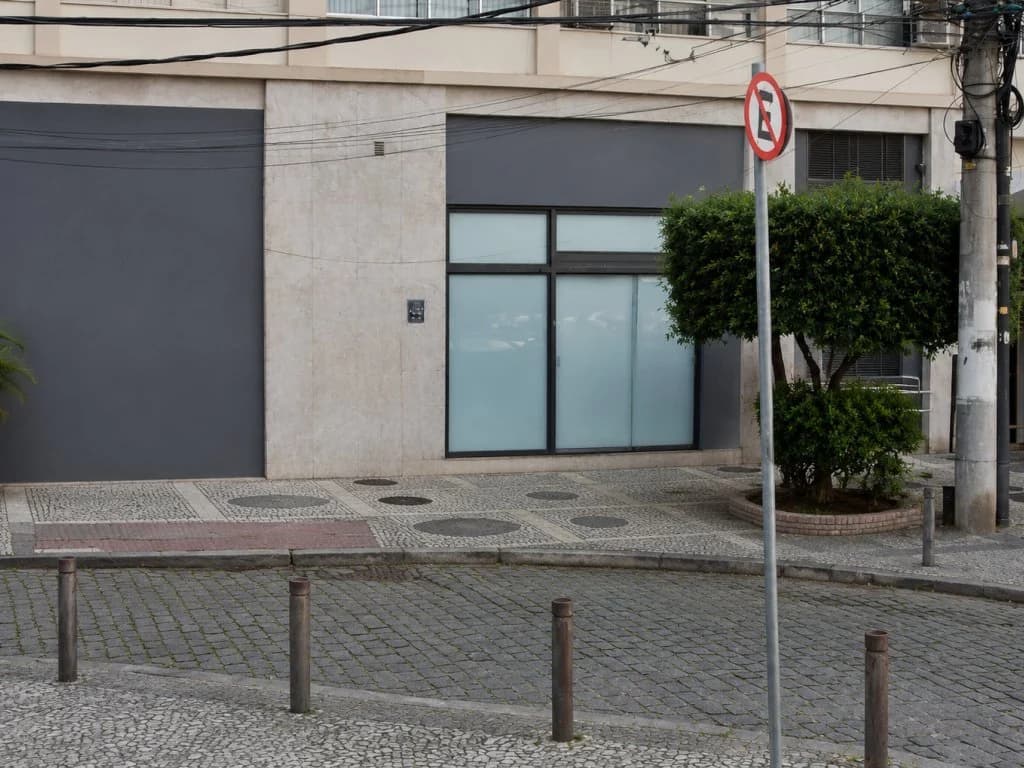 Foto 3 de 8: Comercial em leilão em Rio De Janeiro - RJ, bairro Grajaú — Imóvel Comercial 342 m² (Edifício Verdun) - Grajaú - Rio de Janeiro - RJ