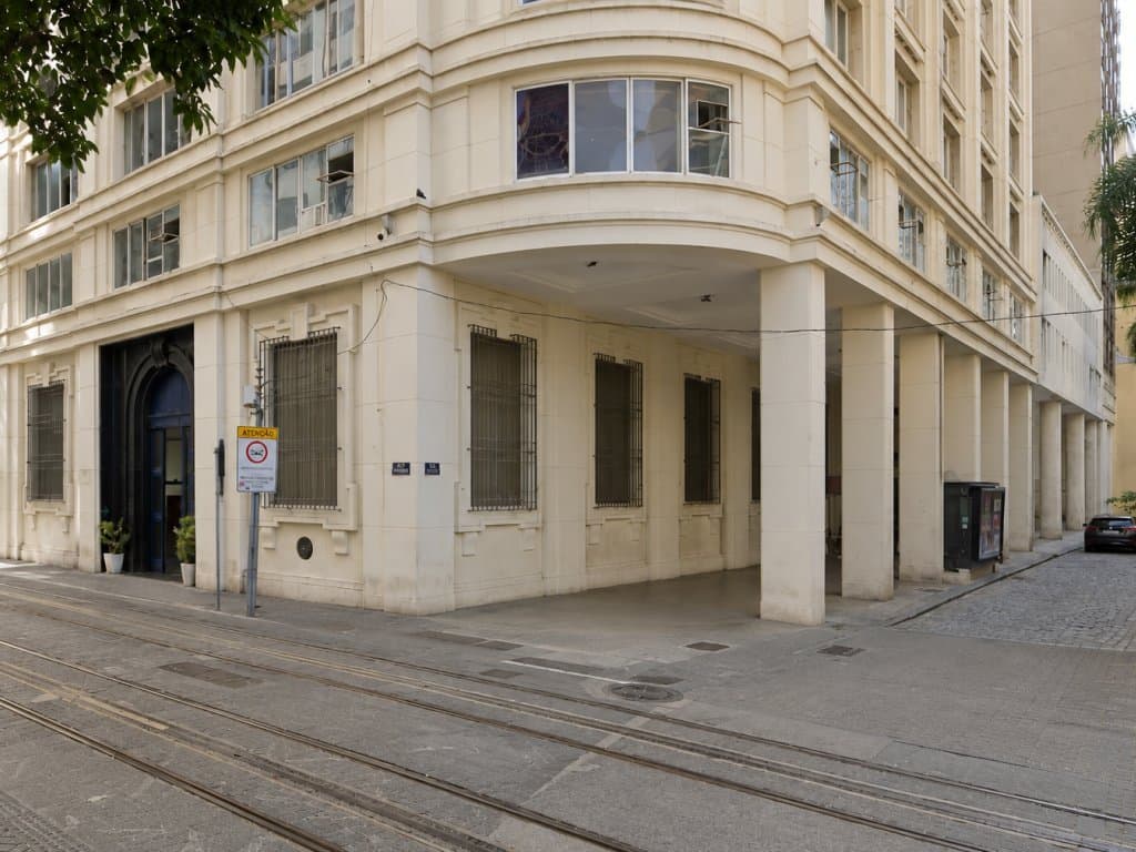 Foto 3 de 12: Comercial em leilão em Rio De Janeiro - RJ, bairro Centro — Prédio Comercial 1.297 m² (Loja, Sobreloja e Subsolo) - Centro - Rio de Janeiro - RJ