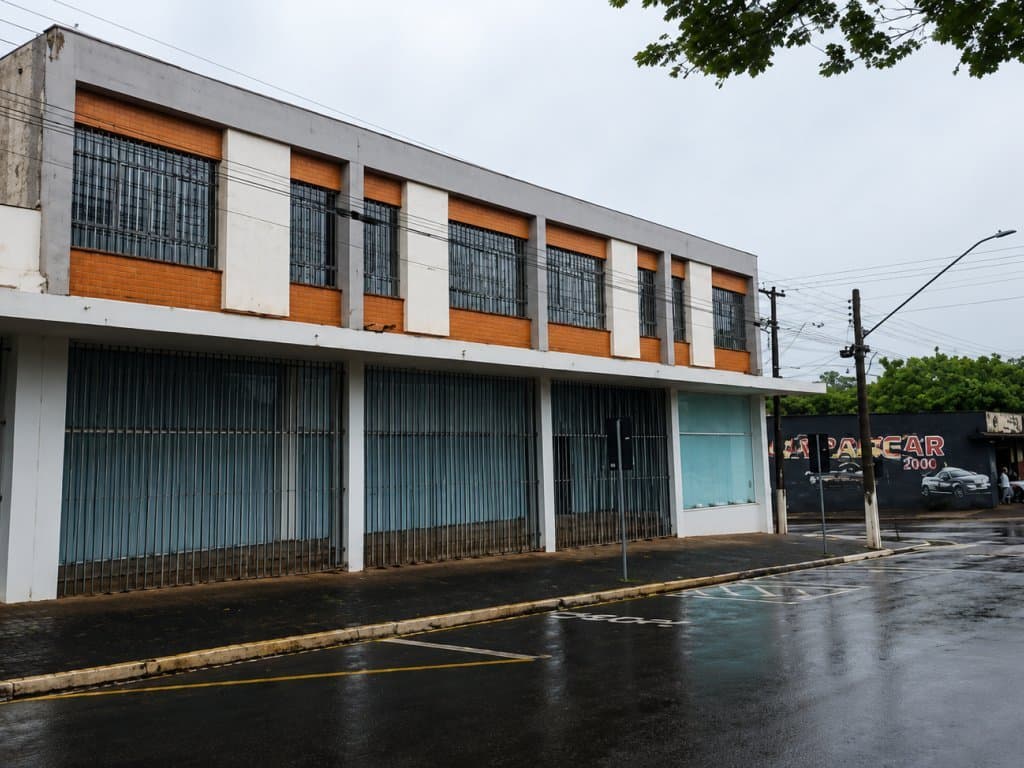Foto 2 de 15: Comercial em leilão em Centenário Do Sul - PR, bairro Centro — Imóvel Comercial 830 m² (Subsolo, Térreo e pavimento Superior) - Centro - Centenário do Sul - PR