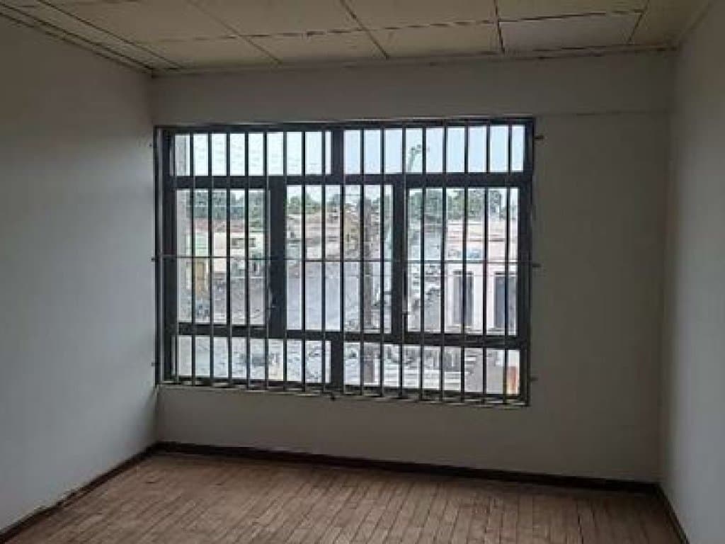 Foto 10 de 15: Comercial em leilão em Centenário Do Sul - PR, bairro Centro — Imóvel Comercial 830 m² (Subsolo, Térreo e pavimento Superior) - Centro - Centenário do Sul - PR