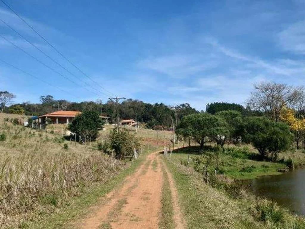 Foto 2 de 26: Area Rural em leilão em Jarinu - SP, bairro Caioçara — Fazenda 242.000 m² - Caioçara - Jarinu - SP