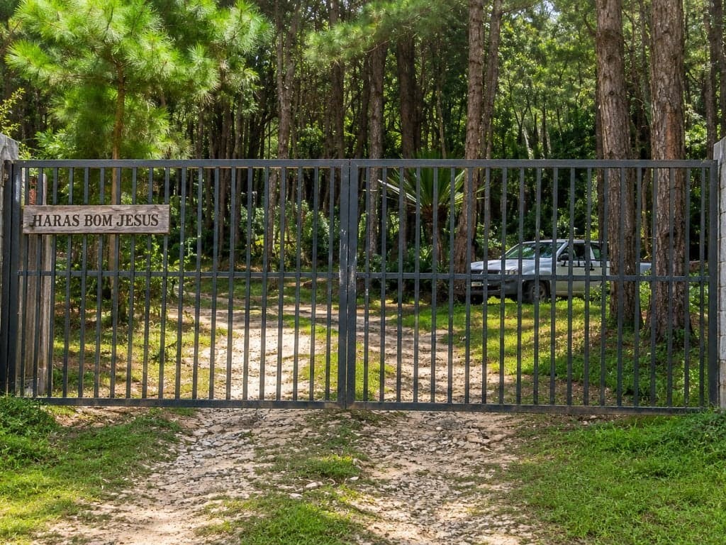 Foto 2 de 2: Terreno em leilão em Itanhaém - SP, bairro Terras de Santa Rosa — Área de 156.048 m² com 1.725 m² (área construída) - Terras de Santa Rosa - Itanhaém - SP