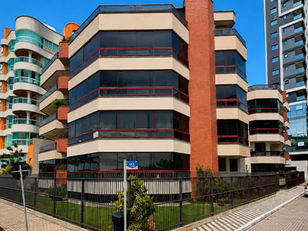 Foto 3 de 33: Apartamento em leilão em Itapema - SC, bairro Centro — Apartamento 106 m² de área total (Condomínio frente à praia) - Centro - Itapema - SC