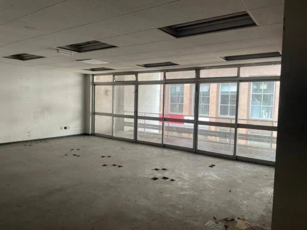 Foto 21 de 58: Comercial em leilão em Porto Alegre - RS, bairro Centro Histórico — Ex-Agência 2.700 m² - Centro Histórico - Porto Alegre - RS