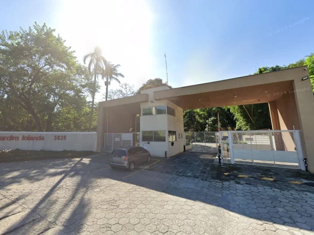 Foto 1 de 17: Casa em leilão em Taboão Da Serra - SP, bairro Jardim Iolanda — Direitos sobre Casa 583 m² - Condomínio Iolanda - Taboão da Serra - SP