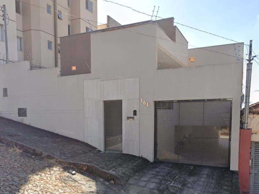 Foto 2 de 3: Casa em leilão em Divinópolis - MG, bairro Santa Tereza — Casa 315 m² - Nossa Senhora das Graças - Divinópolis - MG