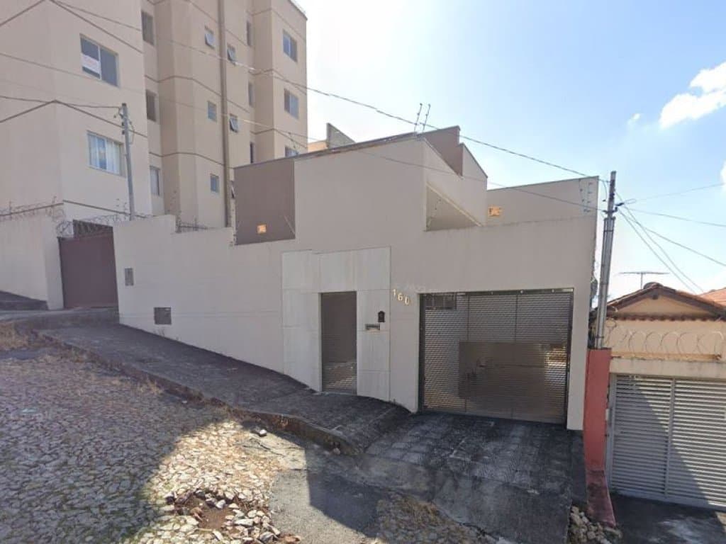Foto 1 de 3: Casa em leilão em Divinópolis - MG, bairro Santa Tereza — Casa 315 m² - Nossa Senhora das Graças - Divinópolis - MG
