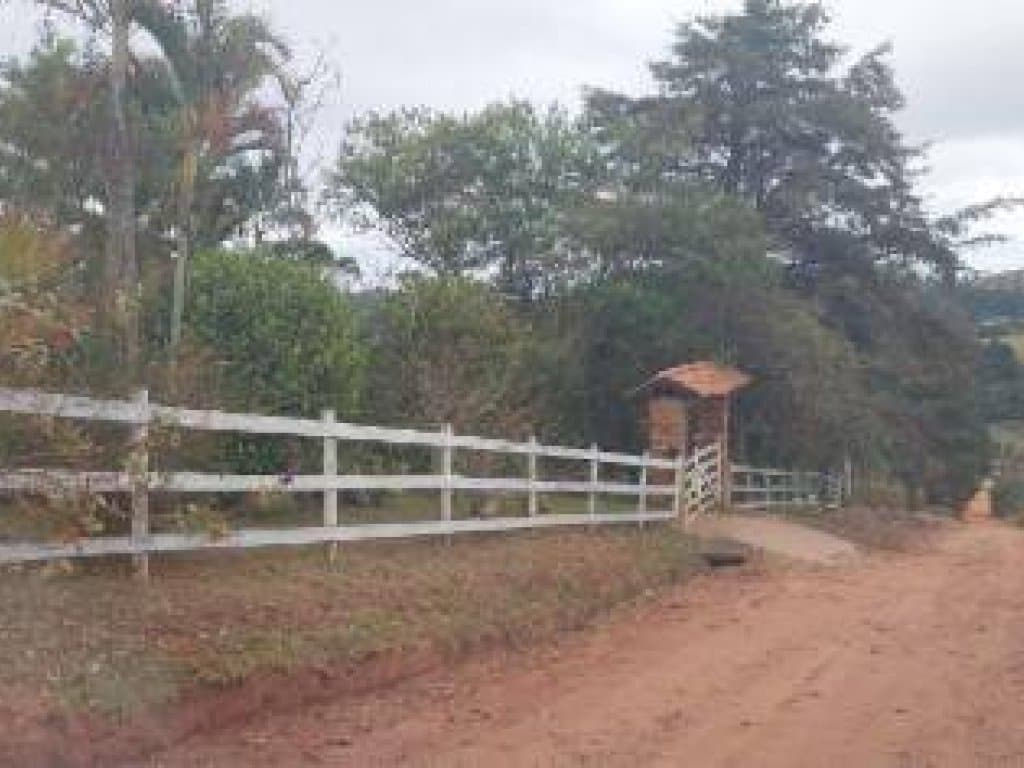 Foto 3 de 5: Casa em leilão em Antônio Carlos - MG, bairro Vale do Ipê — Casa 179 m² em Terreno de 5.084 m² - Vale do Ipê - Antônio Carlos - MG