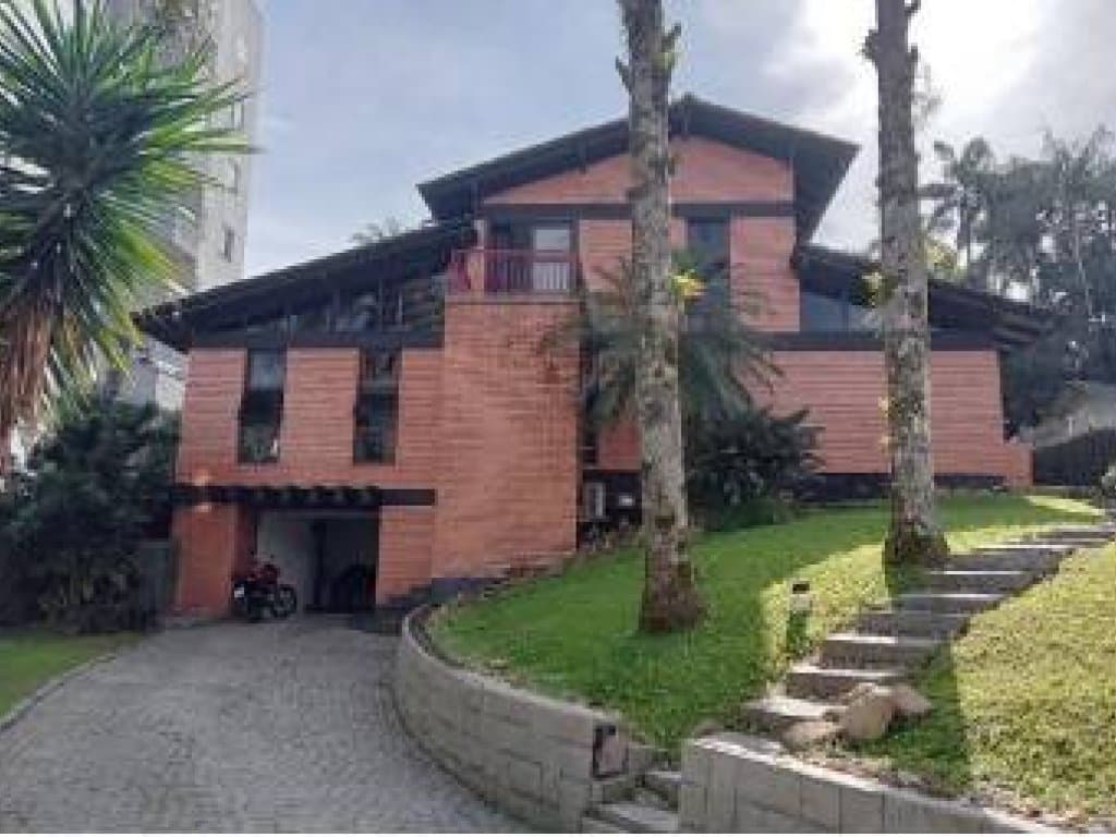 Foto 1 de 6: Casa em leilão em Joinville - SC, bairro Floresta — Casa 269 m² - Floresta - Joinville - SC