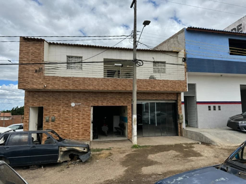 Foto 1 de 12: Casa em leilão em Cabrobó - PE, bairro Centro — Casa 237 m² - Centro - Cabrobó - PE