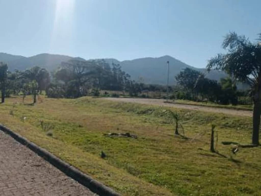 Foto 14 de 16: Terreno em leilão em Florianópolis - SC, bairro Pântano do Sul — Terreno em Condomínio 390 m² (Área A-11) - Pântano do Sul - Florianópolis - SC