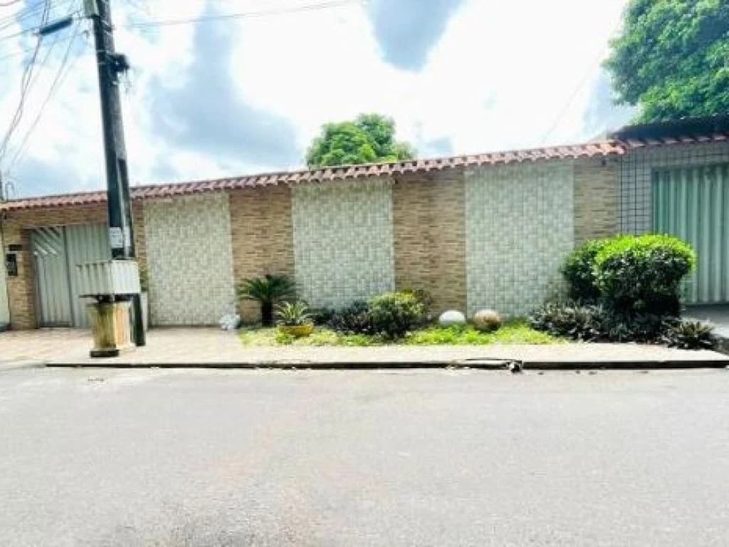 Casa em leilão em Manaus - AM, bairro Flores — Casa 186 m² - Manaus-AM - Rua Remir Archier, 279 - Flores