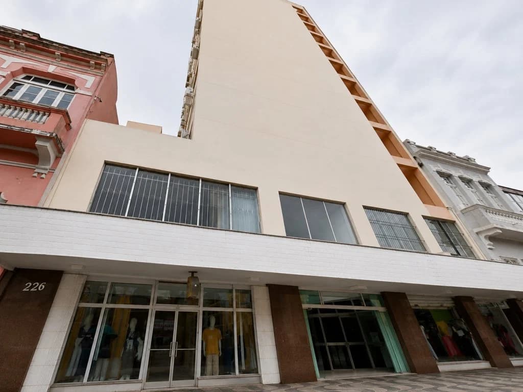 Foto 1 de 2: Comercial em leilão em Florianópolis - SC, bairro Centro — Imóvel Comercial 68 m² (Loja e Sobreloja 06) - Centro - Florianópolis - SC