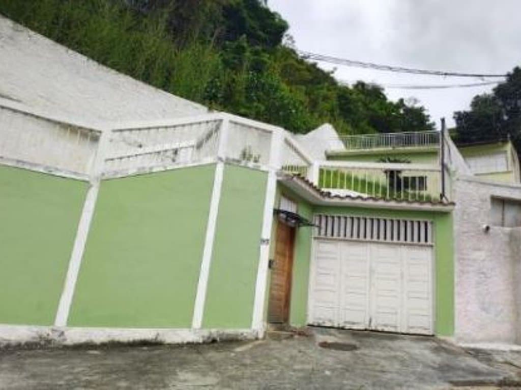 Foto 2 de 3: Casa em leilão em Niterói - RJ, bairro Santa Rosa — Casa 260 m² - Santa Rosa - Niterói - RJ