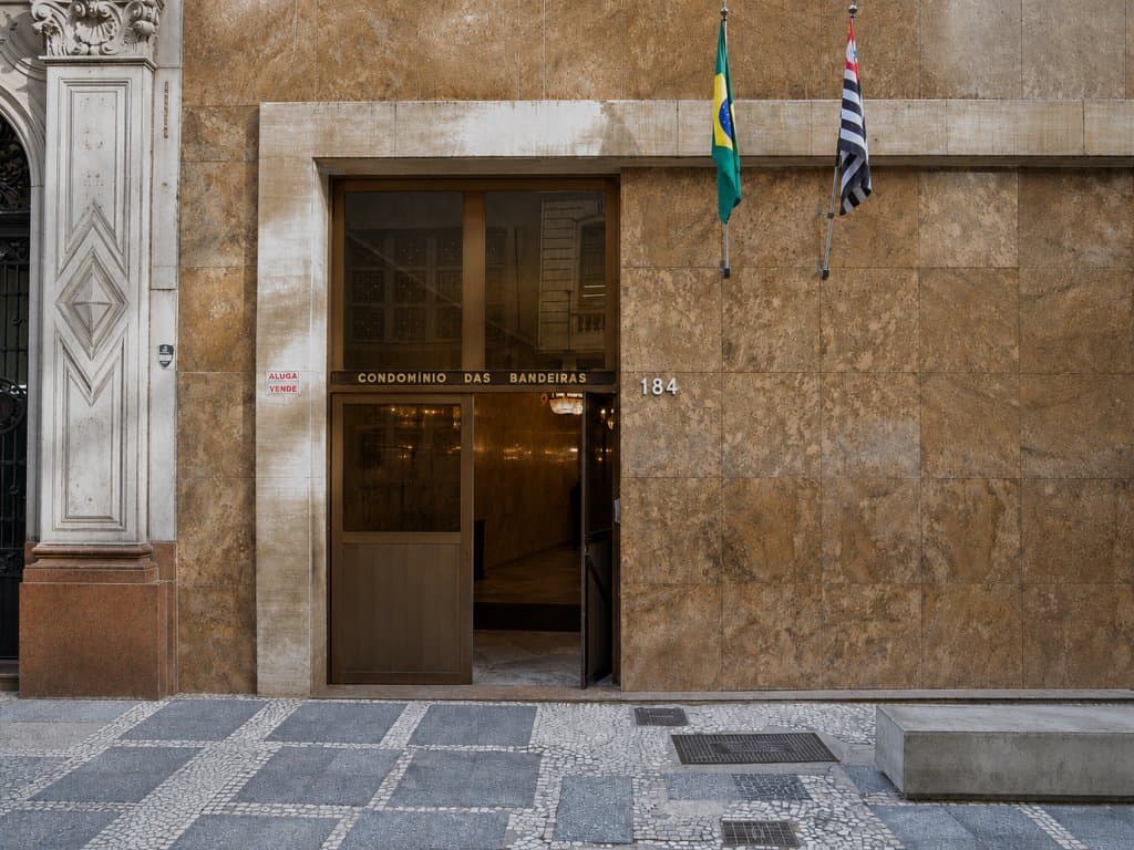 Foto 2 de 21: Comercial em leilão em São Paulo - SP, bairro Centro — Conjunto Comercial 94 m² (Unid. 1.402 do Condomínio das Bandeiras) - Centro - São Paulo - SP