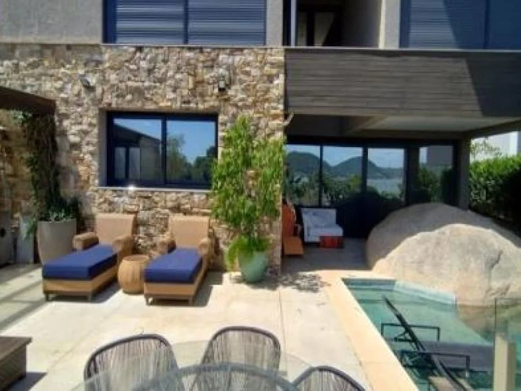 Foto 3 de 29: Casa em leilão em Florianópolis - SC, bairro Cacupé — Casa de Alto Padrão em Condomínio 435 m² - Cacupé - Florianópolis - SC