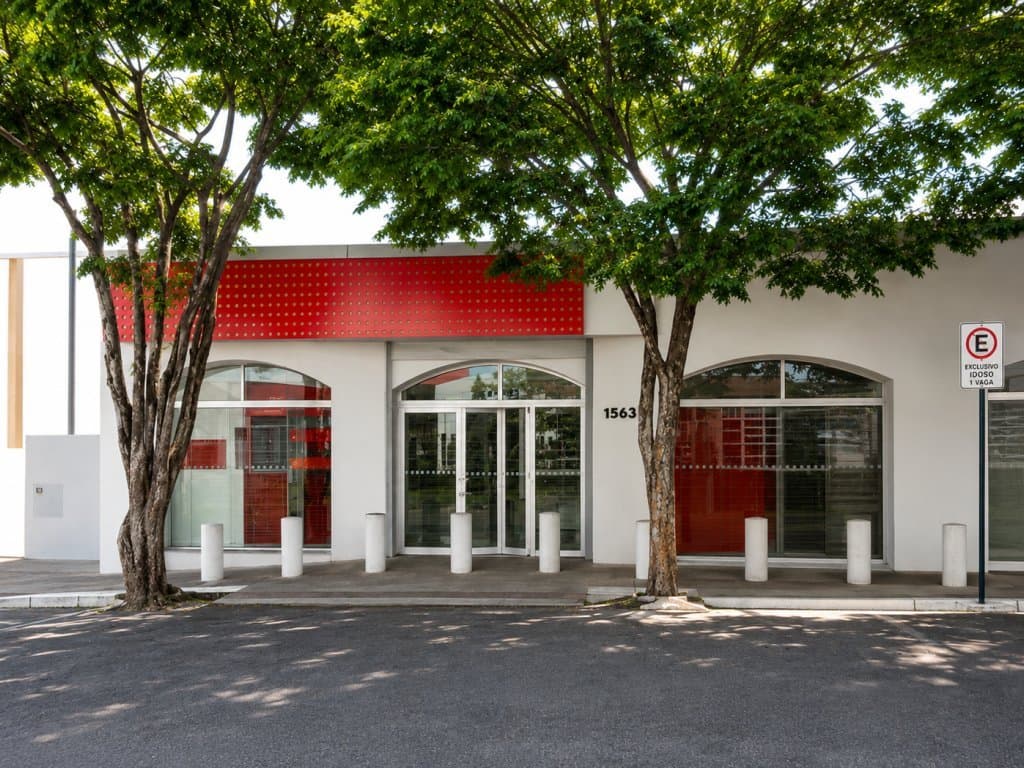 Comercial em leilão em Cruzília - MG, bairro Centro — Ex-Agência 452 m² - Centro - Cruzília - MG