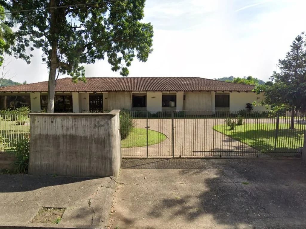 Foto 1 de 30: Casa em leilão em Blumenau - SC, bairro Itoupava Seca — Casa de Alto Padrão com 740 m² (área construída) e 7.106 m² (terreno) - Itoupava Seca - Blumenau - SC