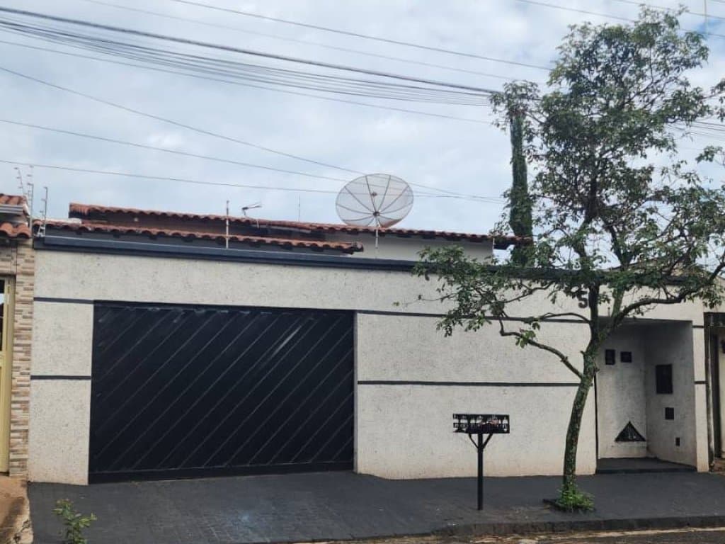 Foto 1 de 15: Casa em leilão em Uberlândia - MG, bairro Jardim das Palmeiras — Casa 206 m² - Jardim das Palmeiras - Uberlândia - MG
