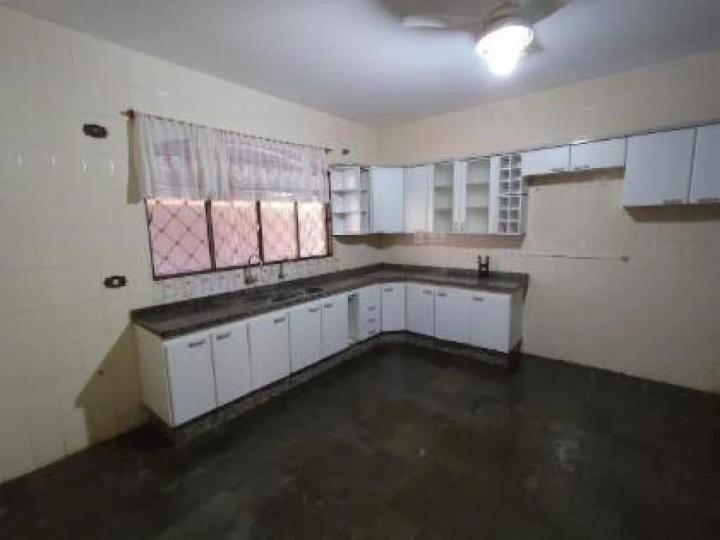 Foto 35 de 55: Casa em leilão em Faxinal - PR, bairro Centro — Casa 350 m² - Centro - Faxinal - PR