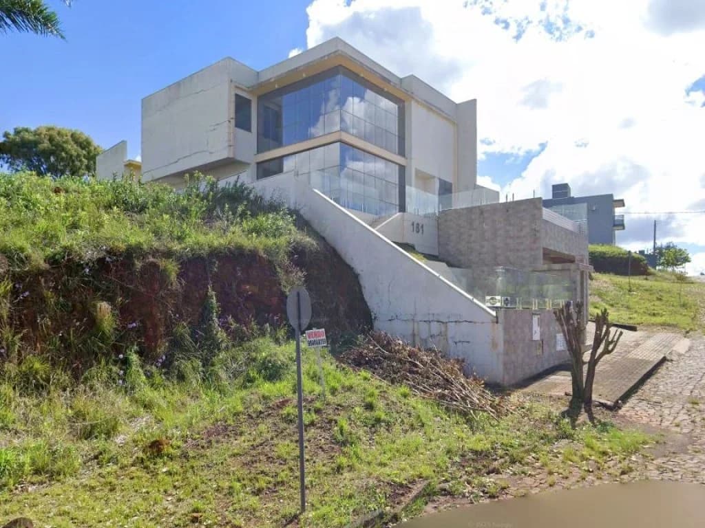 Foto 3 de 4: Casa em leilão em Xanxerê - SC, bairro Vila Sésamo — Casa de Alto Padrão com 310 m² (área construída) - Xanxerê - SC