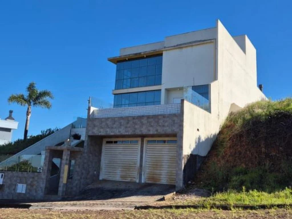 Foto 4 de 4: Casa em leilão em Xanxerê - SC, bairro Vila Sésamo — Casa de Alto Padrão com 310 m² (área construída) - Xanxerê - SC