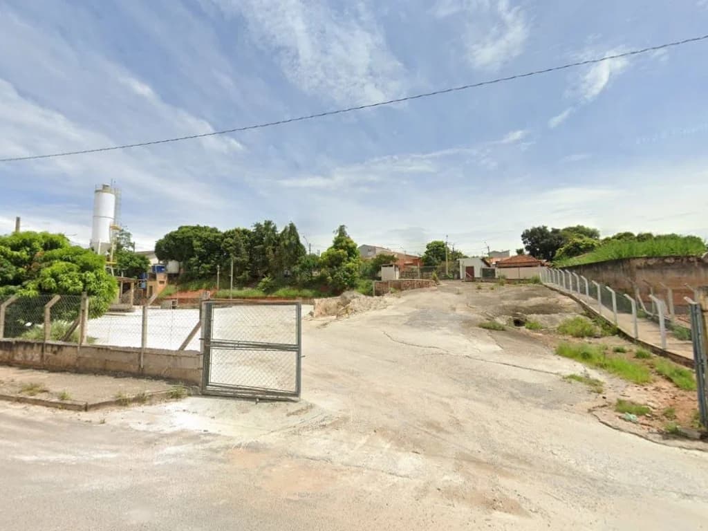 Comercial em leilão em Duartina - SP, bairro Vila Marsiglio — Galpão 209 m² - Duartina-SP - Rua Moacyr Schiavo, 31 e 33 - Vila Marsiglio