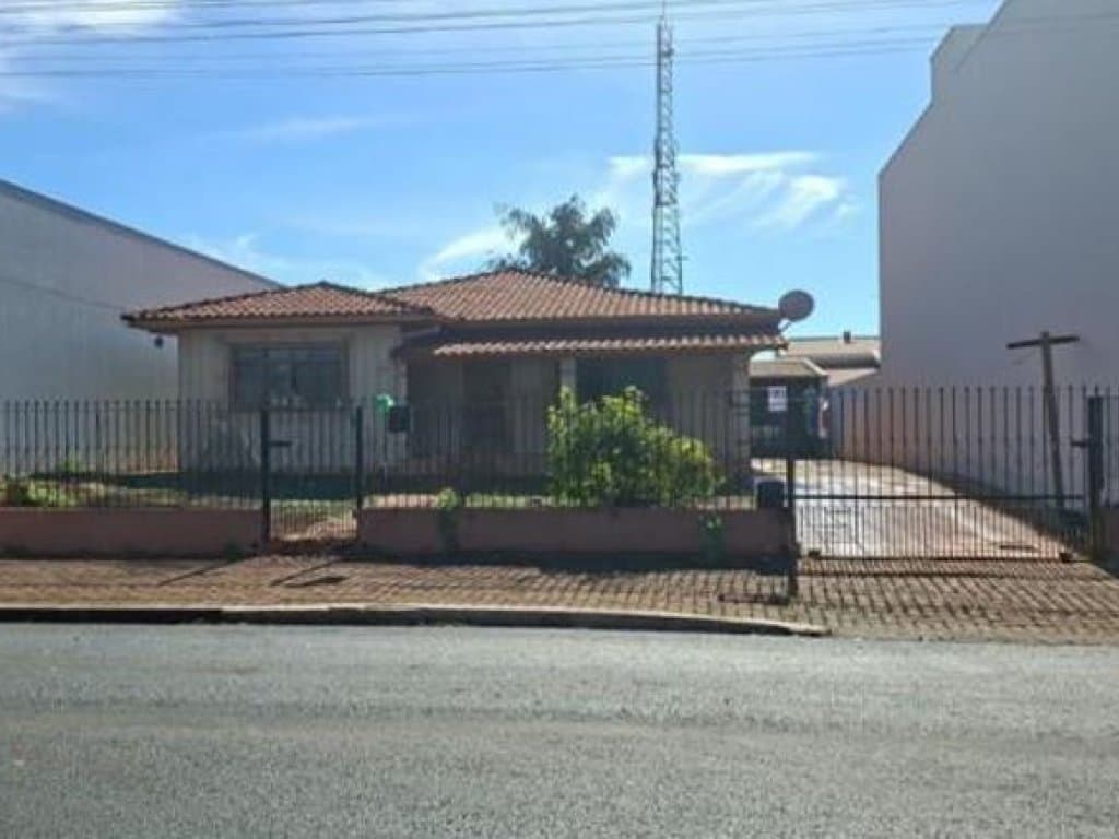 Casa em leilão em Califórnia - PR, bairro Centro — Casa 69 m² - Califórnia-PR - Av. São Francisco, 81 - Centro