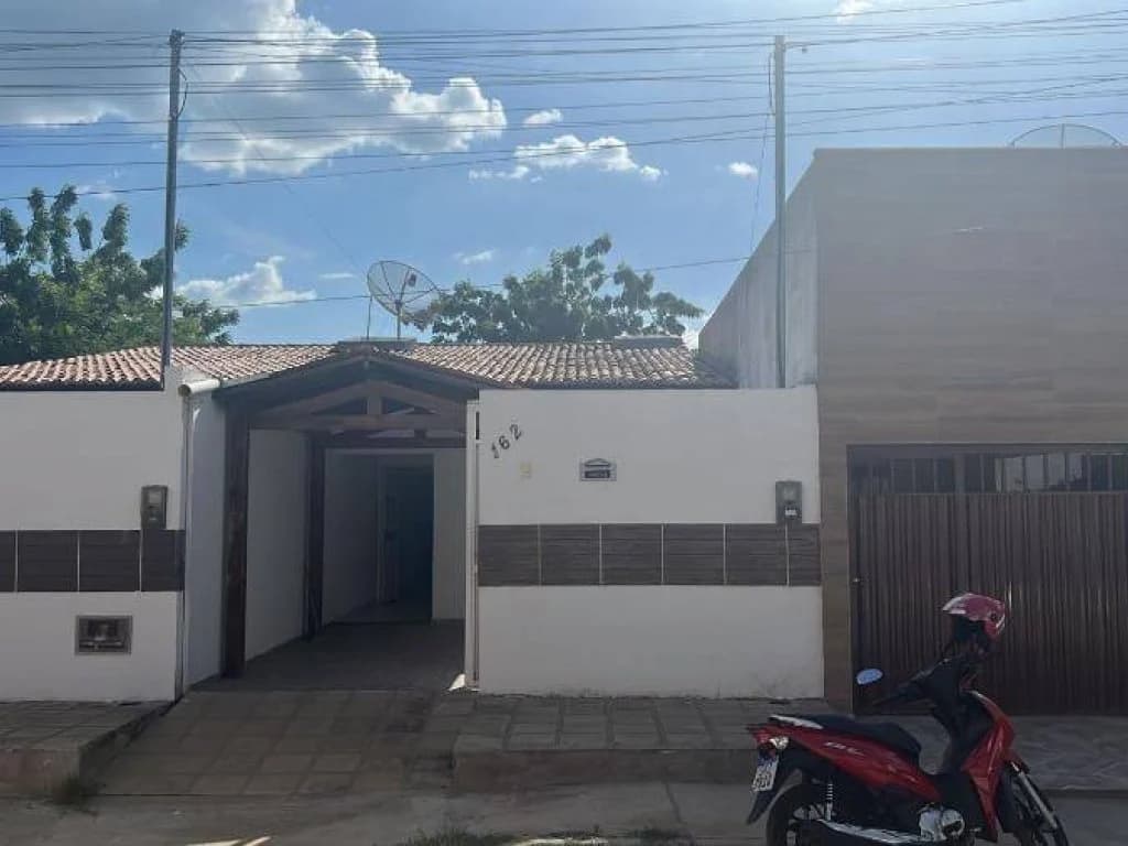 Foto 1 de 12: Casa em leilão em Patos - PB, bairro Monte Castelo — Casa, Padrão, 1 Vaga(S) de Garagem