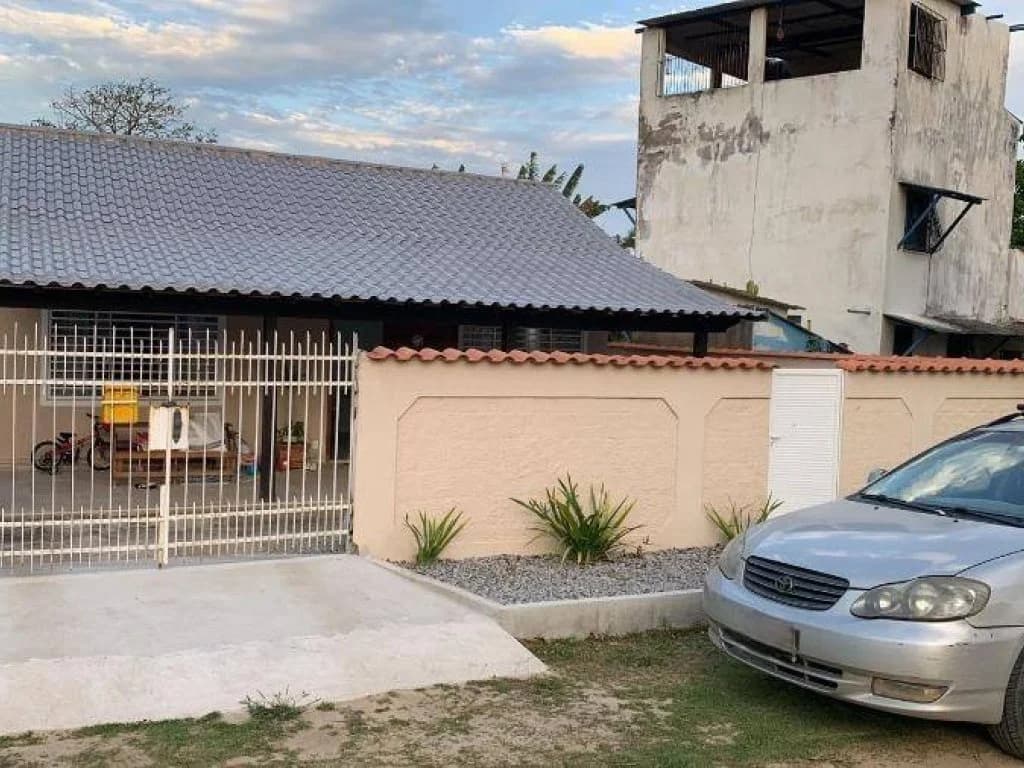 Foto 1 de 36: Casa em leilão em São Pedro Da Aldeia - RJ, bairro Jardim Arco Iris — Casa, Padrão, 0 Vaga(S) de Garagem