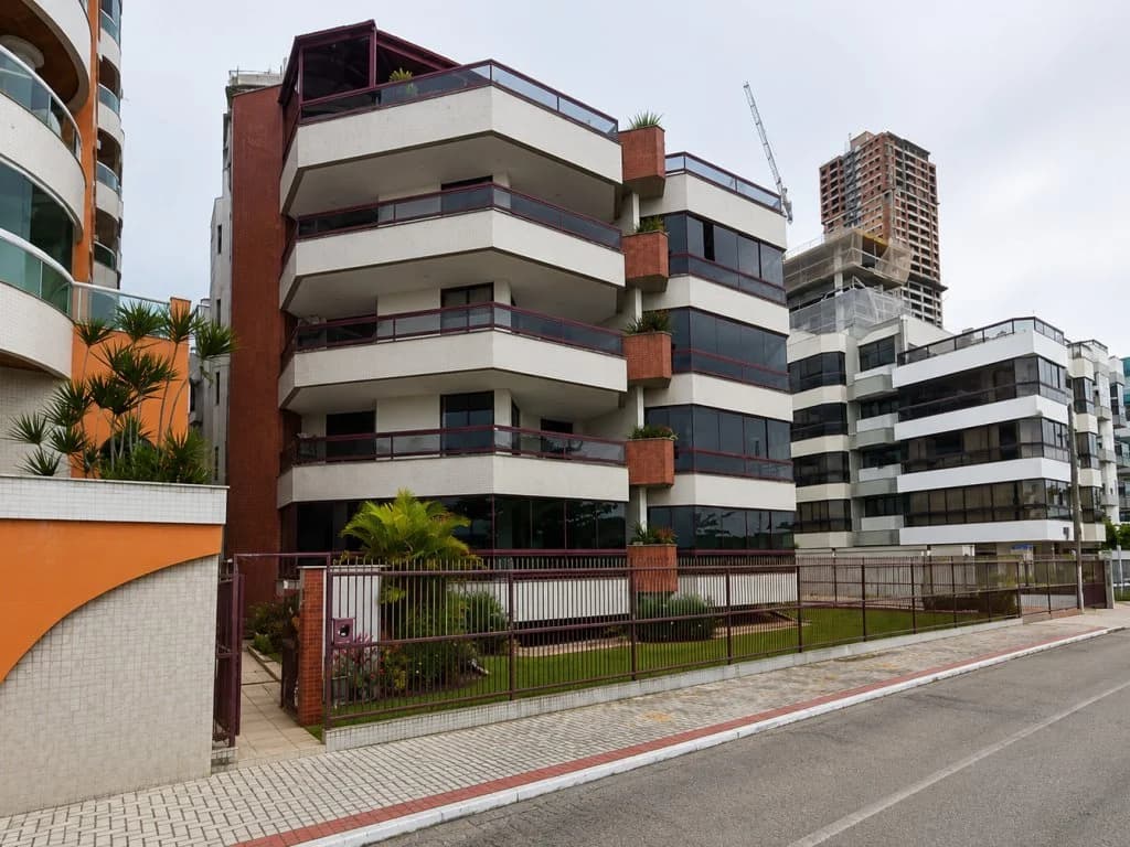 Foto 2 de 24: Apartamento em leilão em Itapema - SC, bairro Centro — Apartamento 106 m² de área total (Condomínio frente à praia) - Centro - Itapema - SC