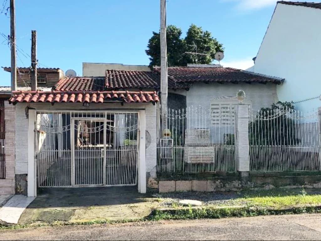 Casa em leilão em Cachoeirinha - RS, bairro Vila Monte Carlo — Casa 244 m² - Cachoeirinha-RS - Rua Cariri, 18 - Vila Monte Carlo