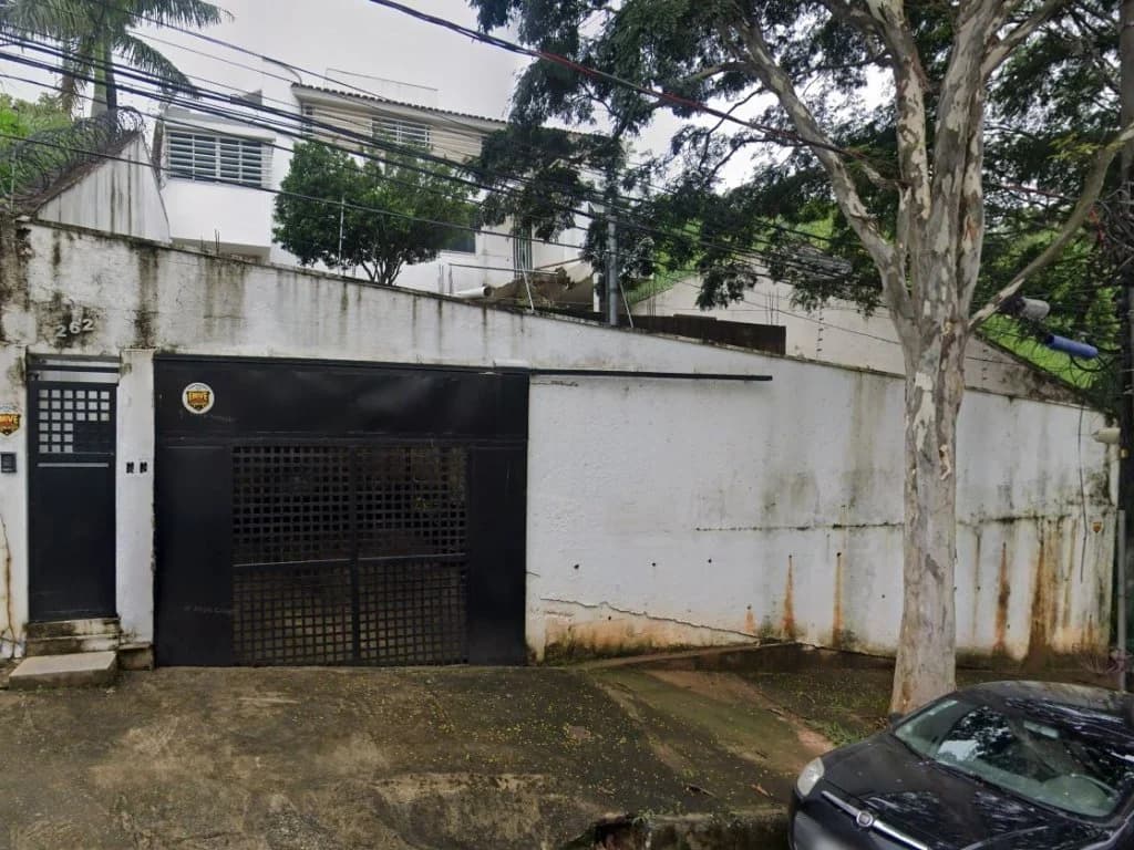 Foto 1 de 3: Casa em leilão em Belo Horizonte - MG, bairro Santa Lúcia — Casa 359 m² - Santa Lúcia - Belo Horizonte - MG