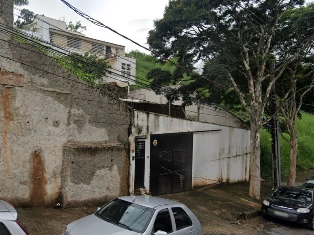 Foto 2 de 3: Casa em leilão em Belo Horizonte - MG, bairro Santa Lúcia — Casa 359 m² - Santa Lúcia - Belo Horizonte - MG