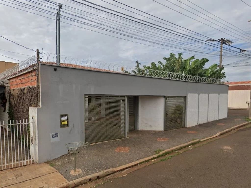 Foto 2 de 11: Casa em leilão em Ituiutaba - MG, bairro Centro — Casa 236 m² - Centro - Ituiutaba - MG