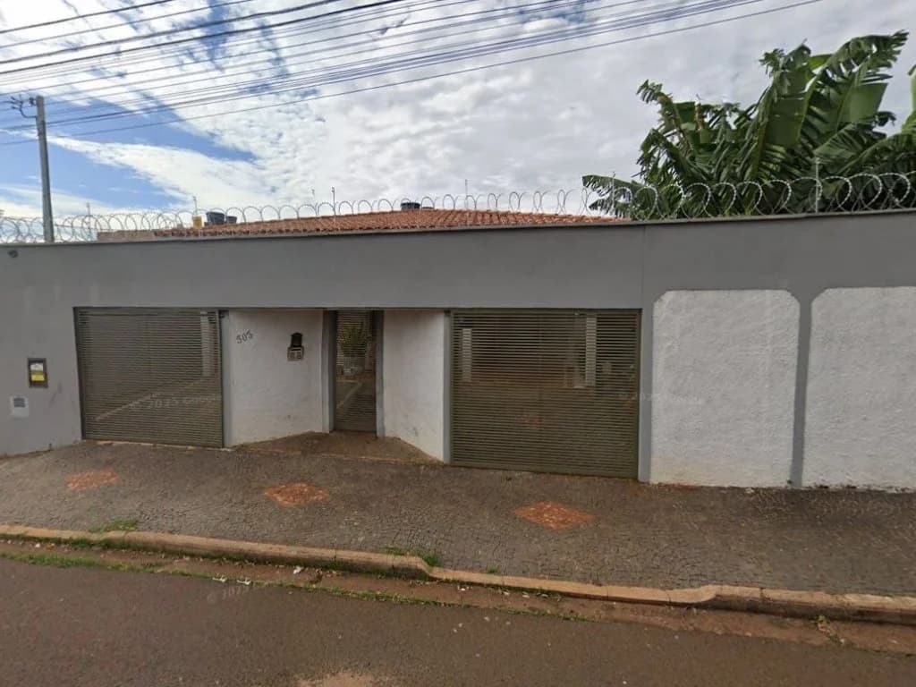 Foto 1 de 11: Casa em leilão em Ituiutaba - MG, bairro Centro — Casa 236 m² - Centro - Ituiutaba - MG