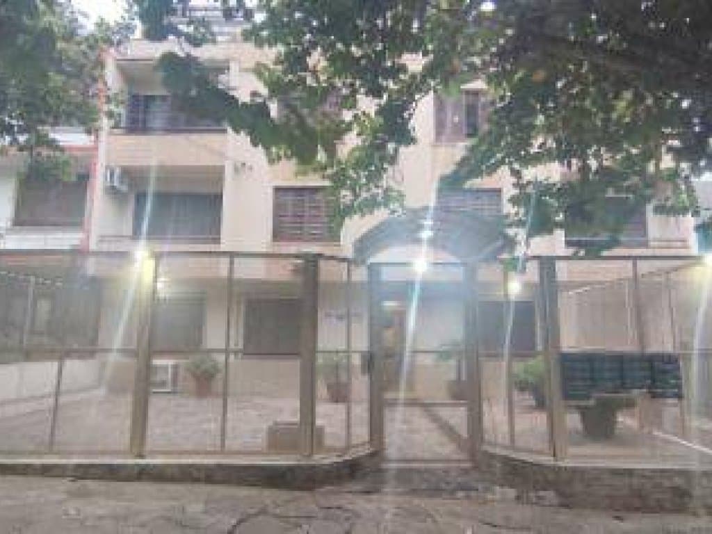 Foto 2 de 16: Apartamento em leilão em Porto Alegre - RS, bairro Padrão — Apartamento 84 m² (01 vaga) - Petrópolis - Porto Alegre - RS