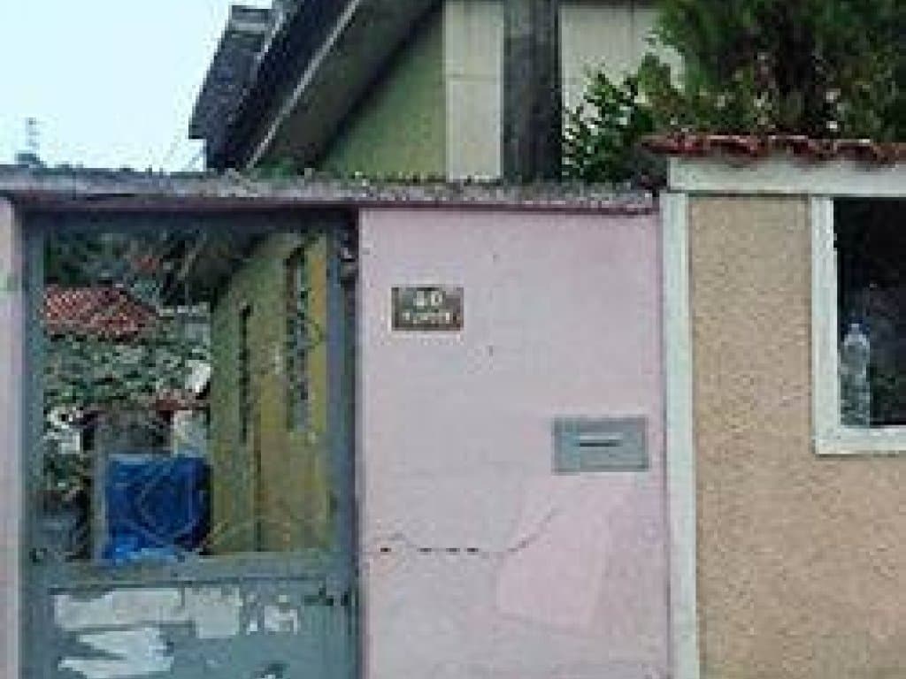 Foto 3 de 14: Casa em leilão em Rio De Janeiro - RJ, bairro Rocha Miranda — Casa 113 m² (Unid. 01 - Fundos) - Rocha Miranda - Rio de Janeiro - RJ