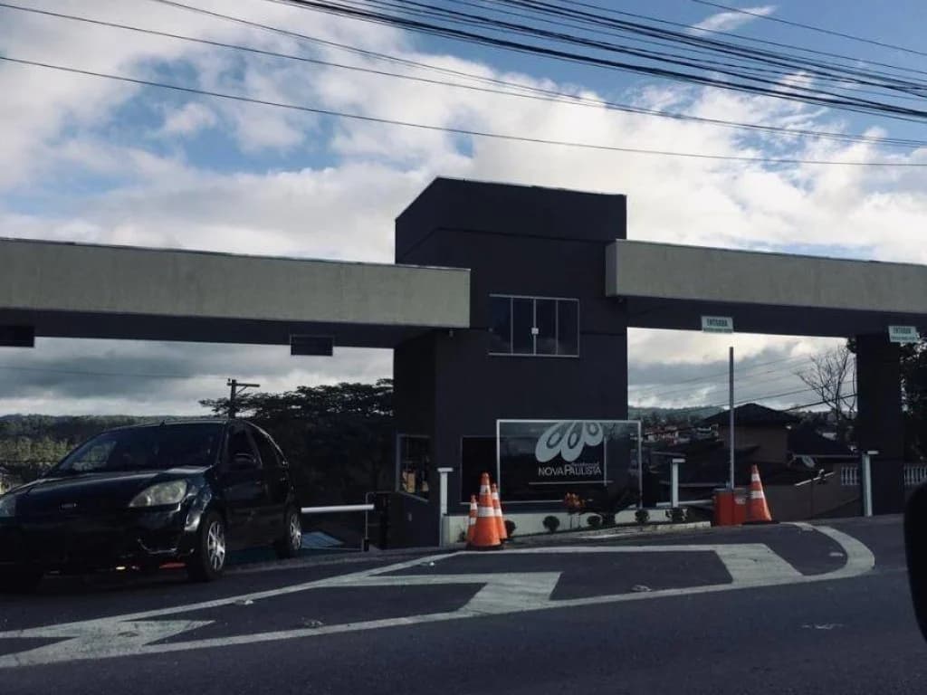 Foto 1 de 19: Casa em leilão em Jandira - SP, bairro Parque Nova Jandira — Casa em Condomínio 447 m² (01 vaga) - Parque Nova Jandira - Jandira - SP