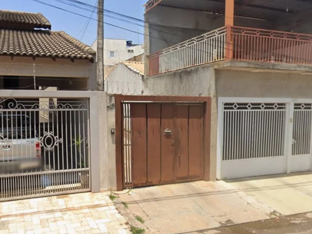 Foto 1 de 6: Casa em leilão em Lins - SP, bairro Vila Guararapes — Casa, Padrão, 0 Vaga(S) de Garagem