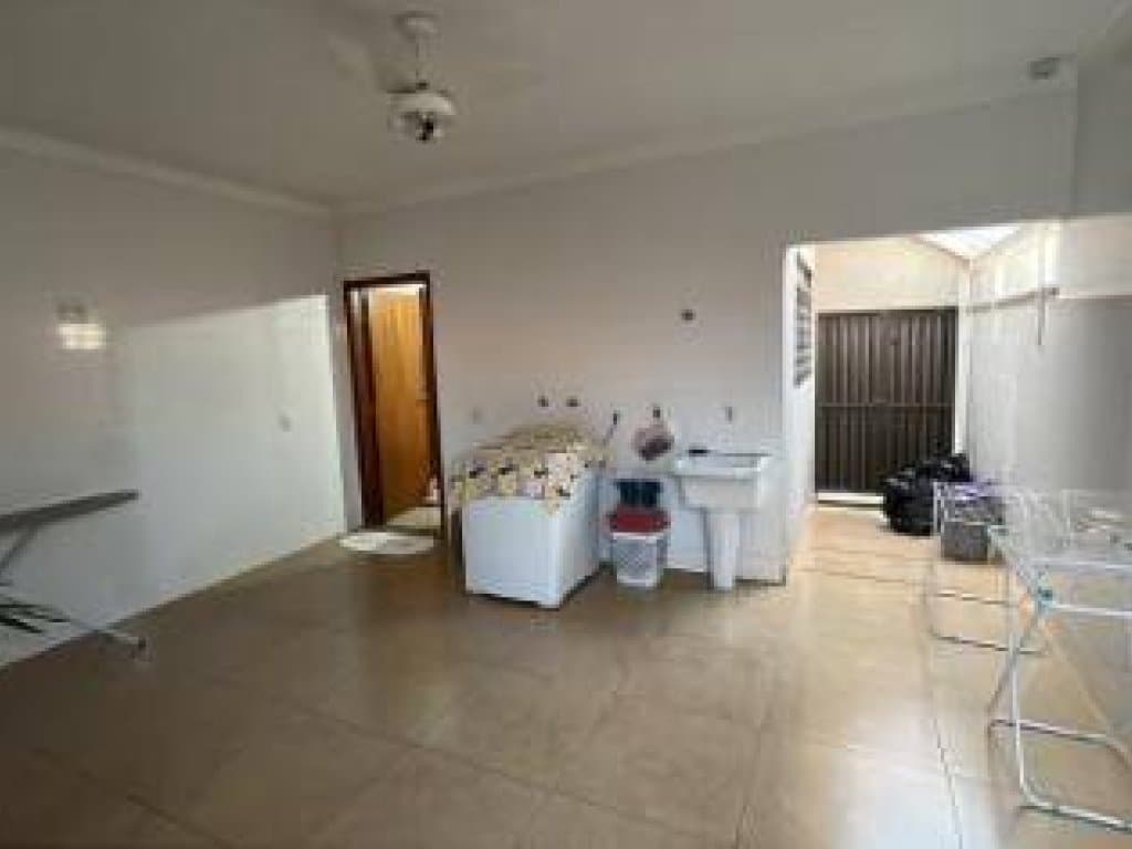 Foto 10 de 16: Casa em leilão em Catanduva - SP, bairro Jardim do Bosque — Casa, Padrão, 2 Vaga(S) de Garagem